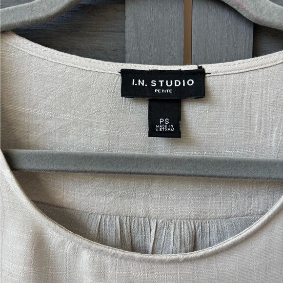 I.N. Studio Boho Linen Blouse with Asymmetrical Hem and Ruffle Sleeves Size PS - Picture 4 of 8